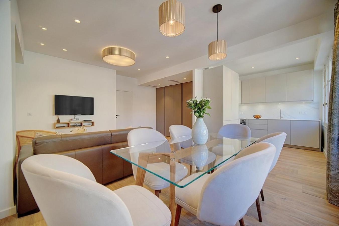 Magnifique 3 Pieces Renove Cannes Centre 'Banane' Avec Veranda ! A2B88 Exterior photo