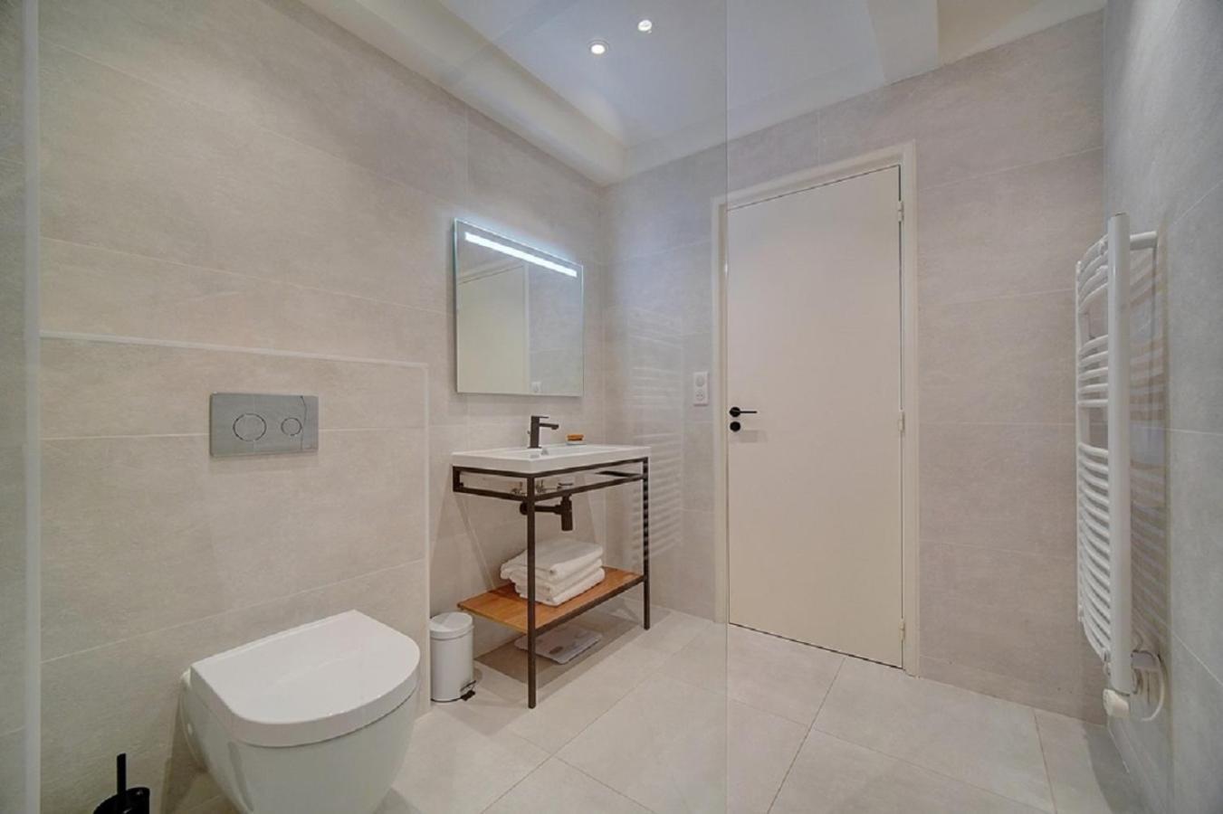 Magnifique 3 Pieces Renove Cannes Centre 'Banane' Avec Veranda ! A2B88 Exterior photo